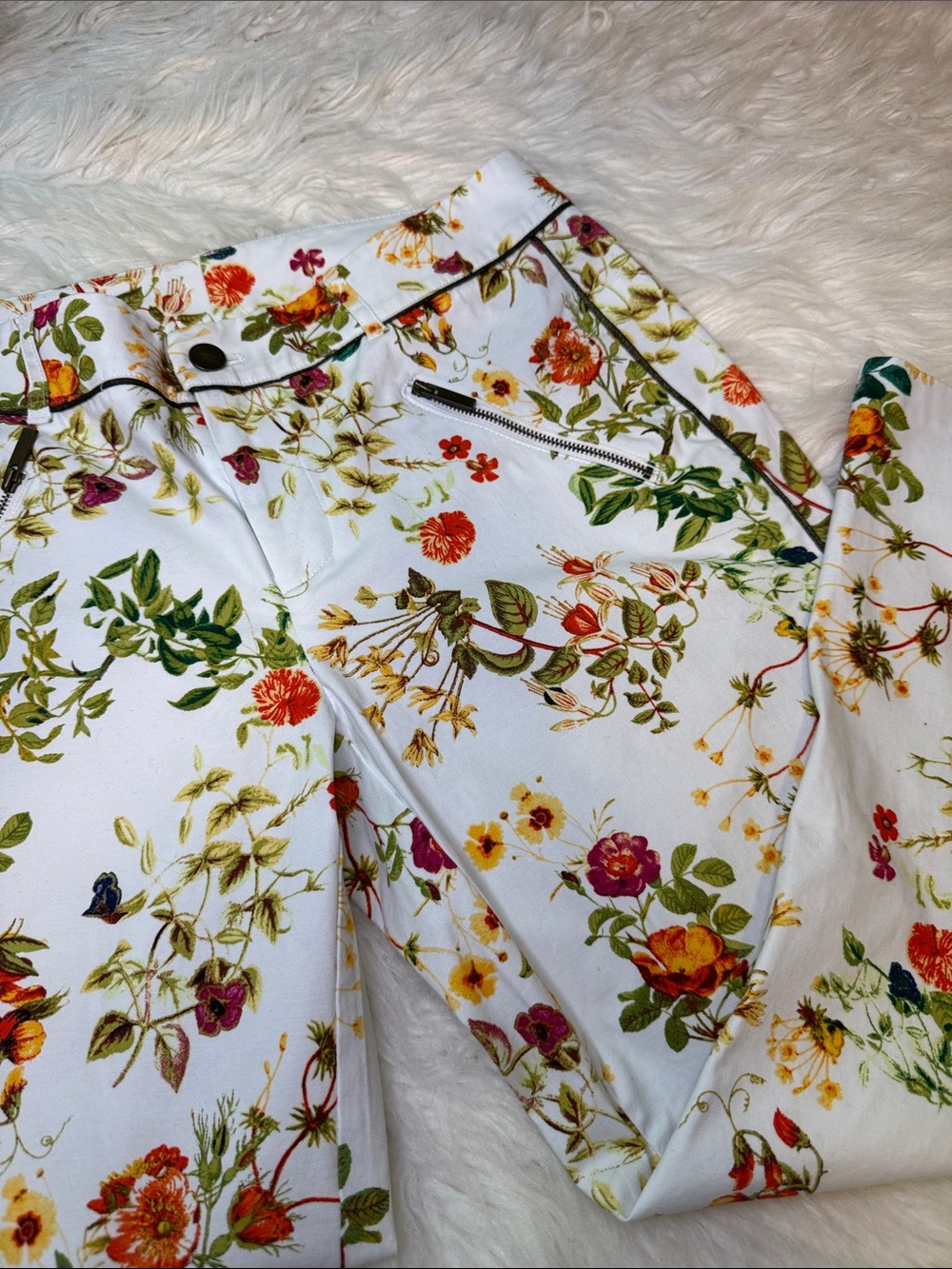 Alice in wonderland Disney White Skinny Jeans capri with Multicolor Floral Print